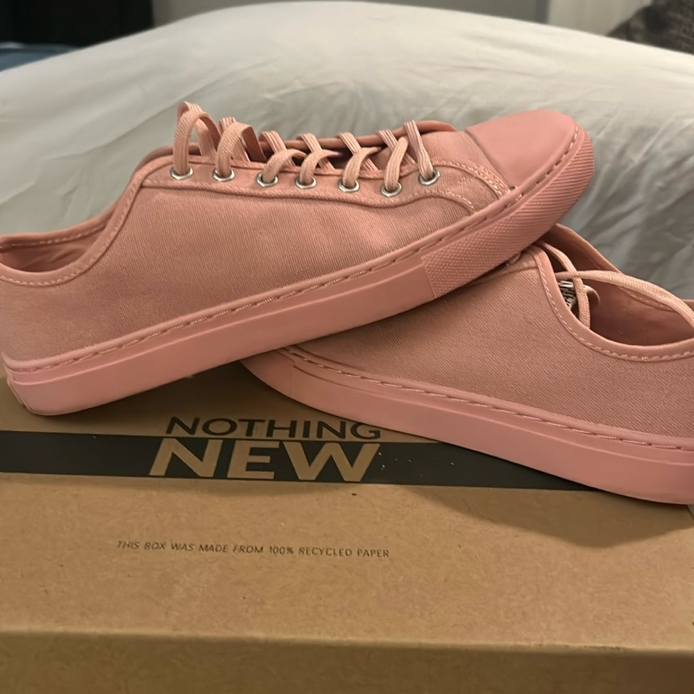 These shoes & laces made entirely out of 100% recycled post-consumer plastic.